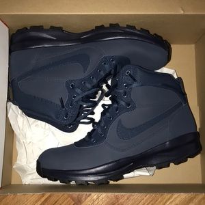 nike manoadome black